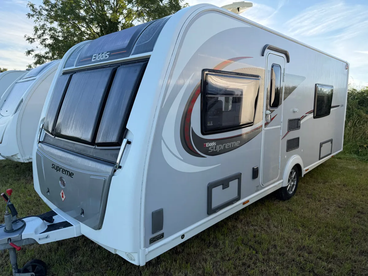 Elddis Supreme 574 – Twin Single Beds - Image 1