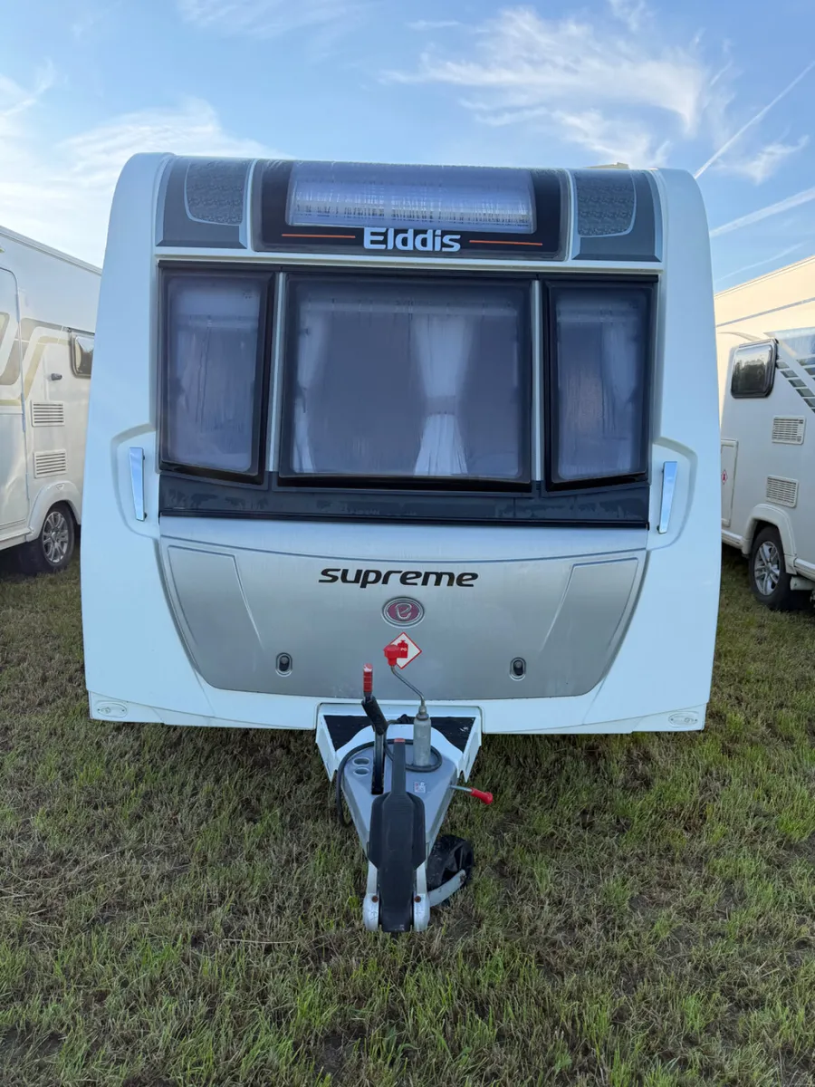 Elddis Supreme 574 – Twin Single Beds - Image 4