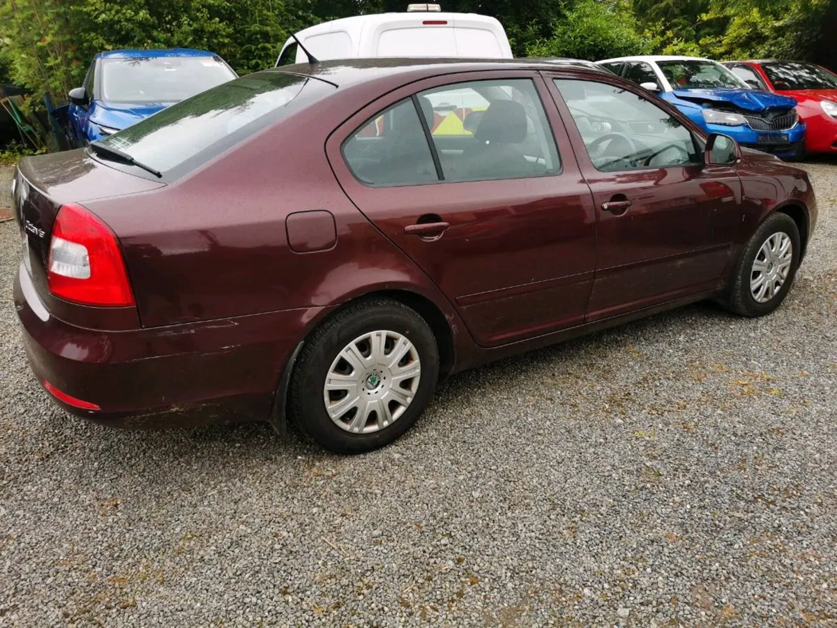 10 Octavia 1.6 tdi Auto - Image 2