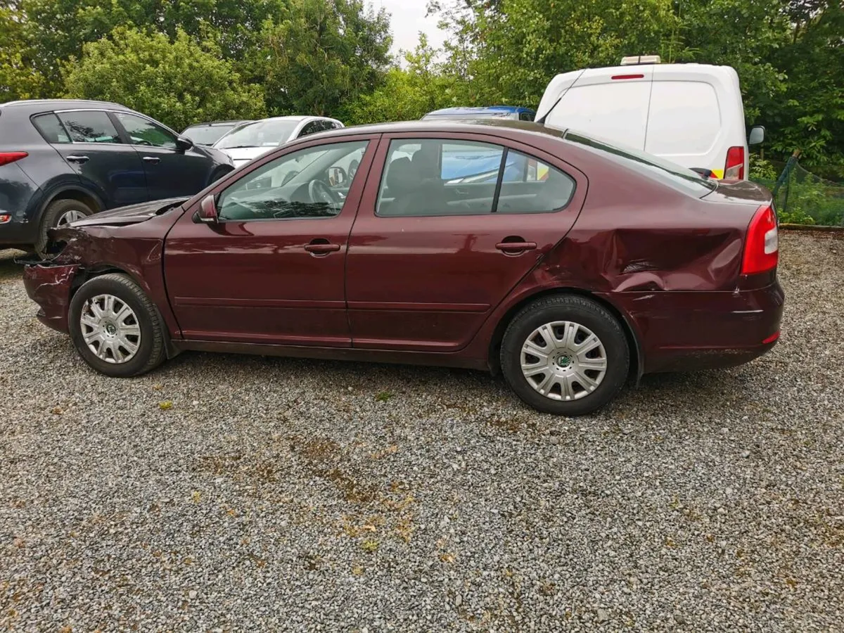 10 Octavia 1.6 tdi Auto - Image 3