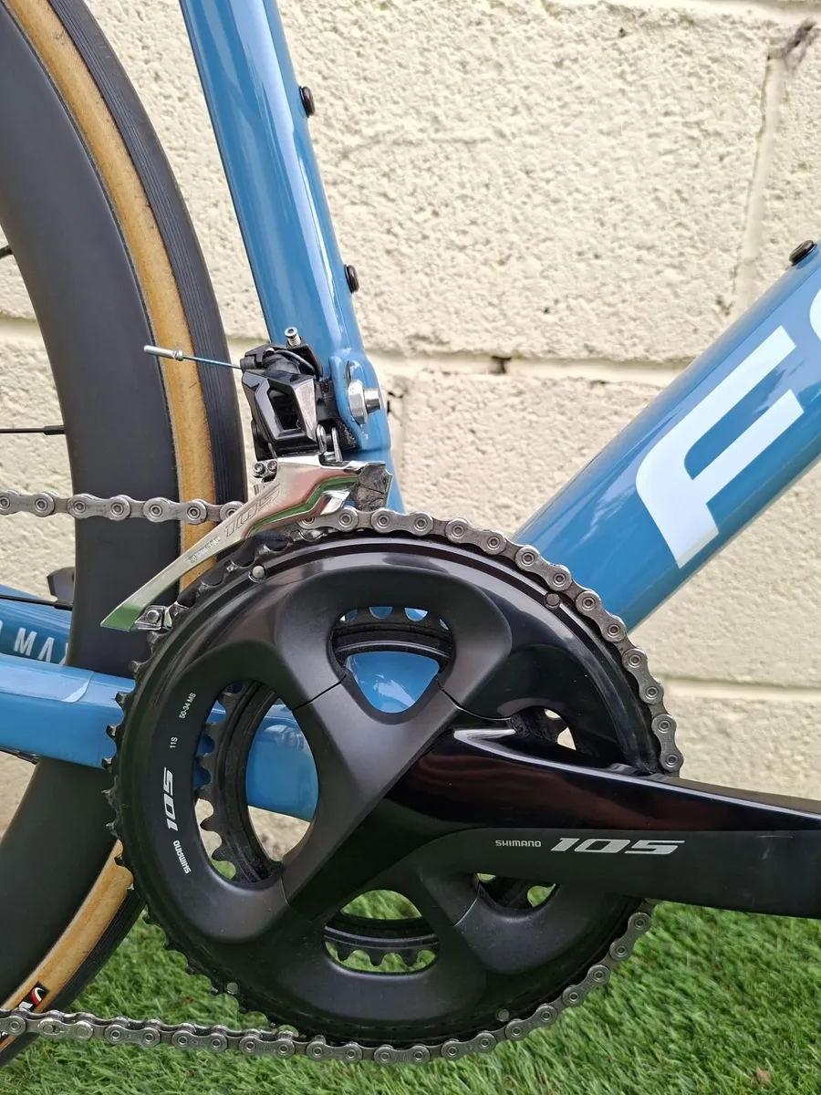 Focus Izalco Max 8.7 Carbon Road Bike - Image 2