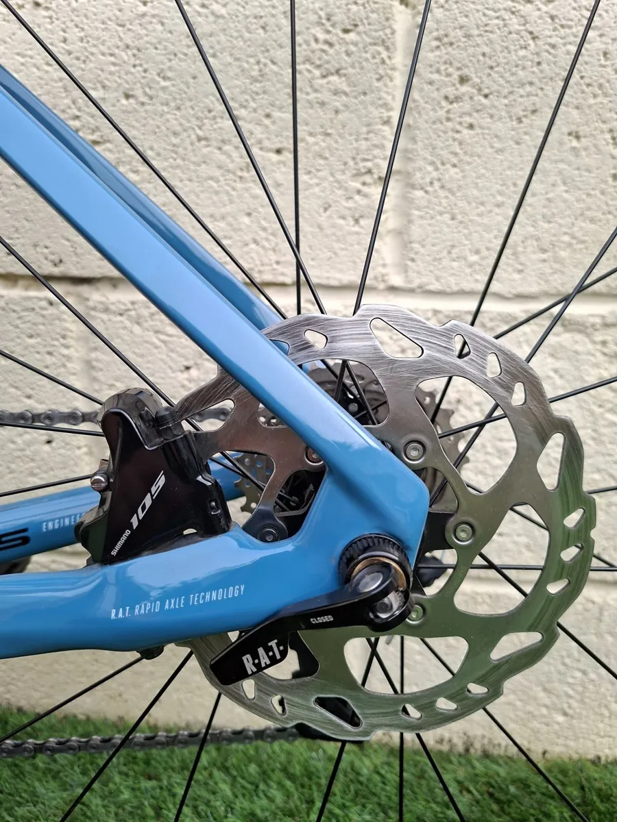 Focus Izalco Max 8.7 Carbon Road Bike - Image 3
