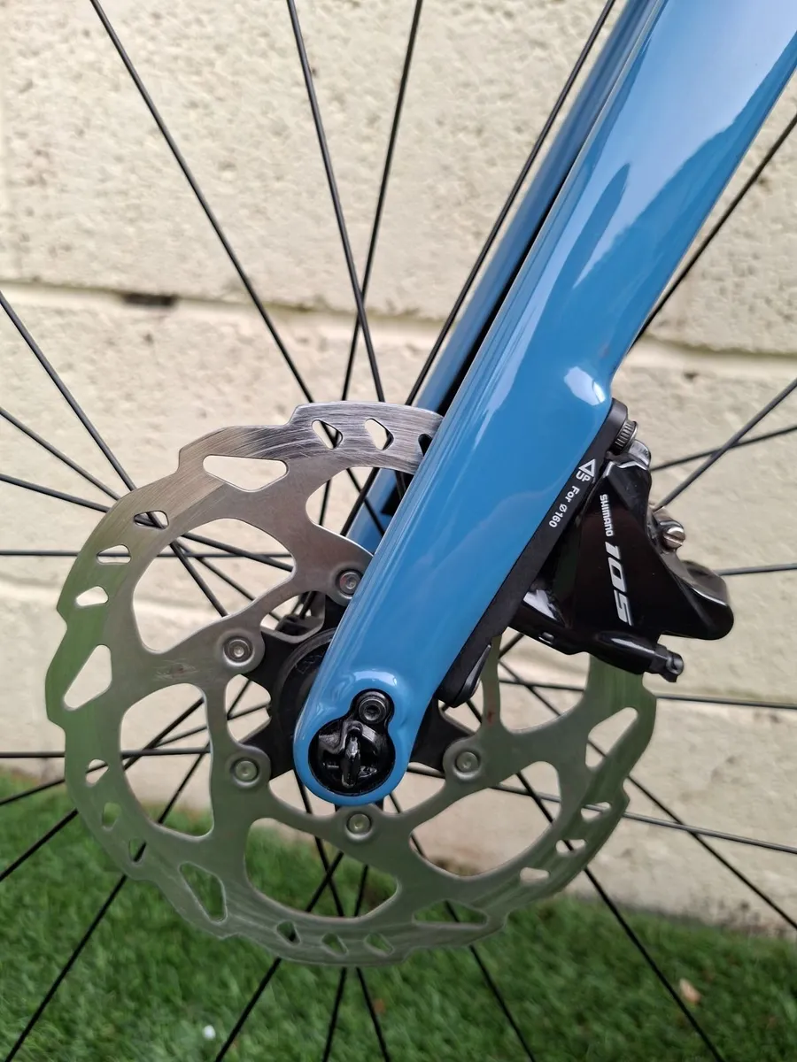 Focus Izalco Max 8.7 Carbon Road Bike - Image 4