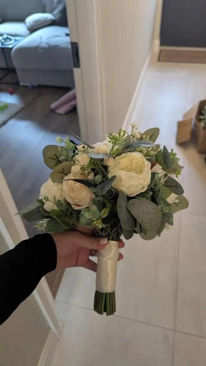 Bridesmaid wedding bouquets - Image 2