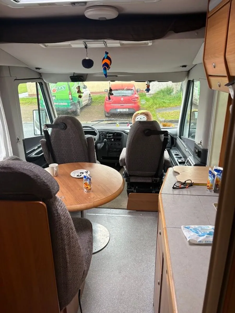 Camper van - Image 4