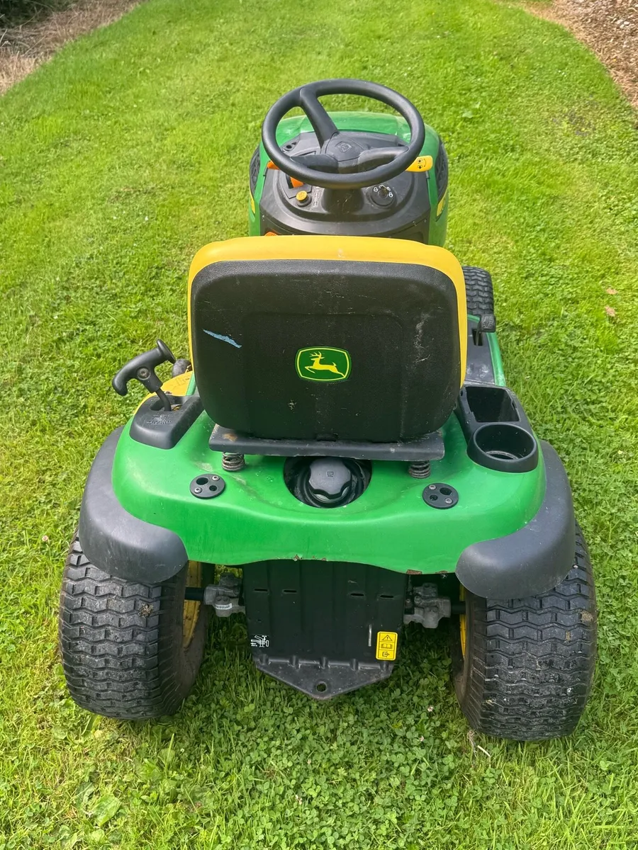Ride on lawnmower - Image 1