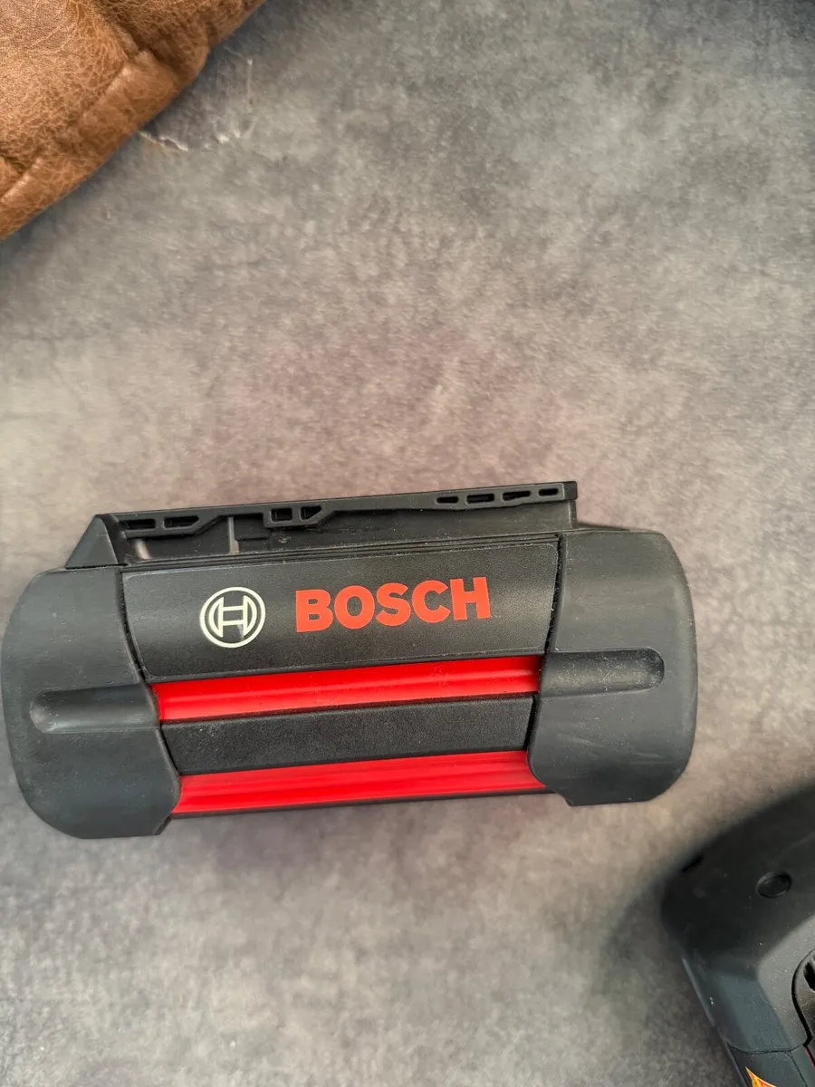 2 Bosch Batteries 36V and Bosch charger - Image 2