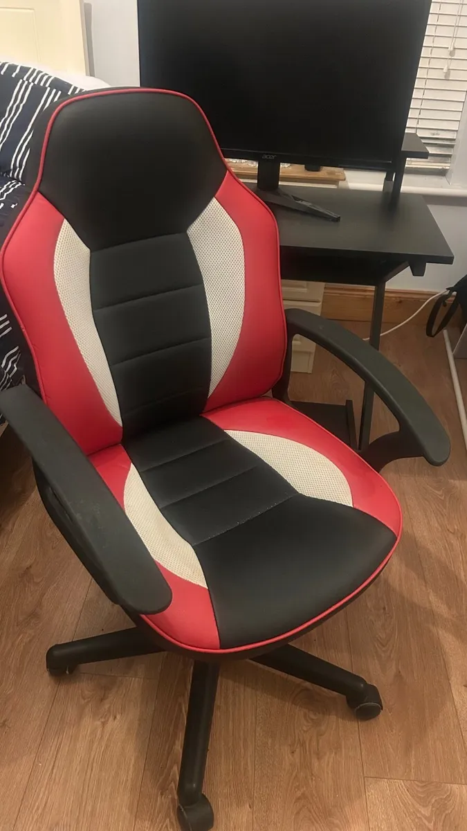 Desk set up with display screen and Swivel chair - Image 1