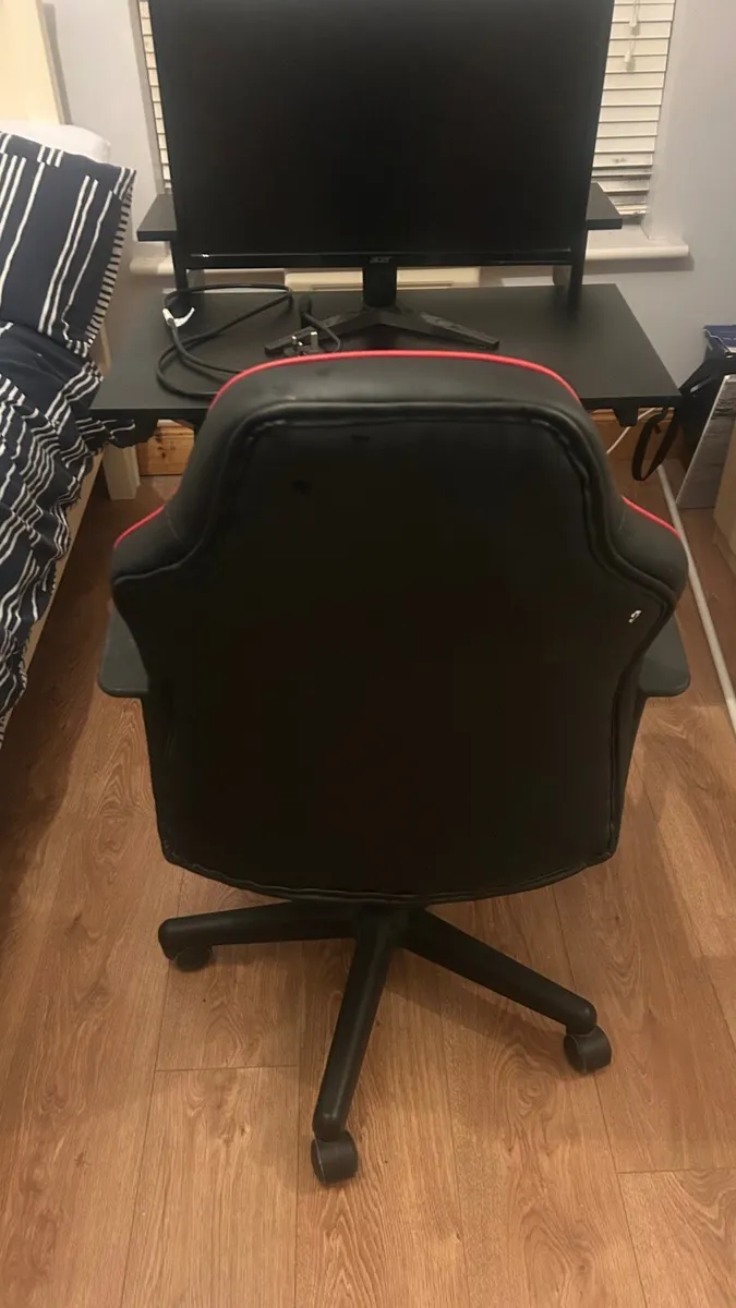 Desk set up with display screen and Swivel chair - Image 2