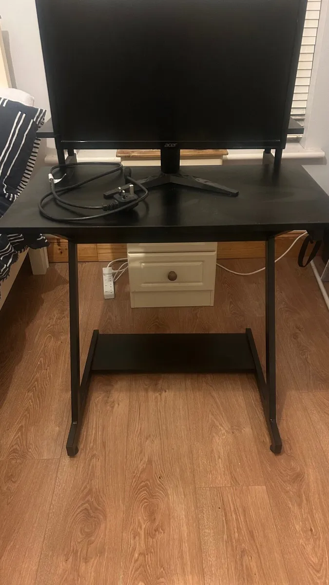 Desk set up with display screen and Swivel chair - Image 3