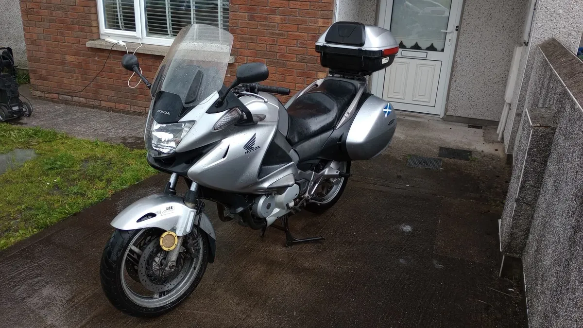 2011 Honda Deauville NT700V ABS - Image 1
