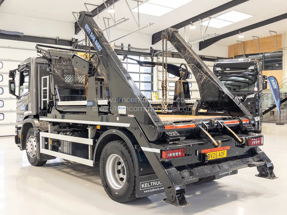 2025 SCANIA P250 XT SKIP LOADER - Image 4