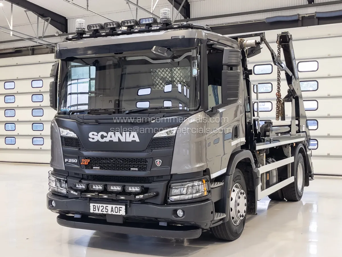 2025 SCANIA P250 XT SKIP LOADER - Image 3