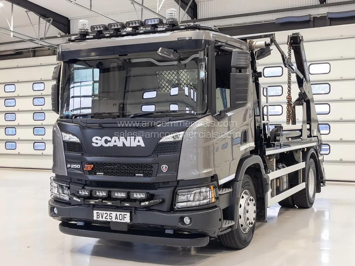 2025 SCANIA P250 XT SKIP LOADER - Image 3