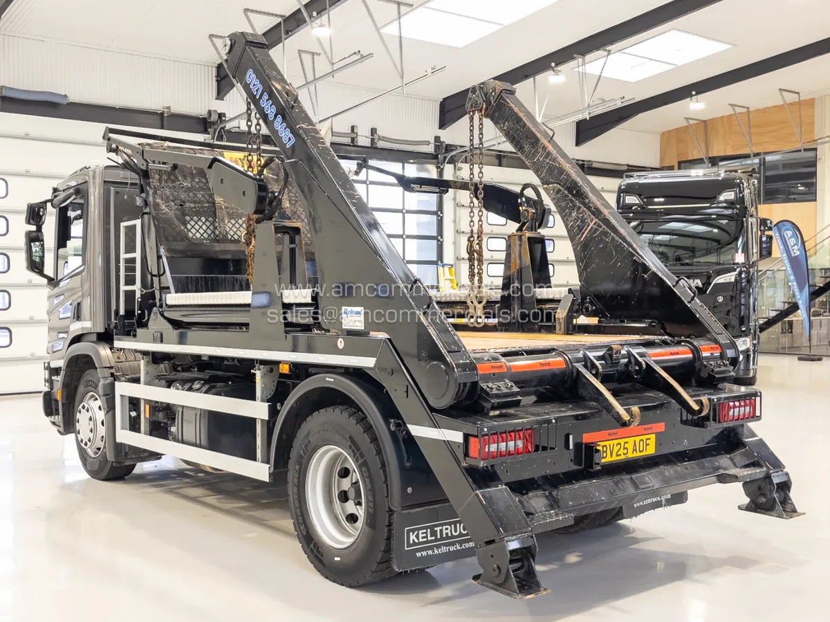 2025 SCANIA P250 XT SKIP LOADER - Image 4
