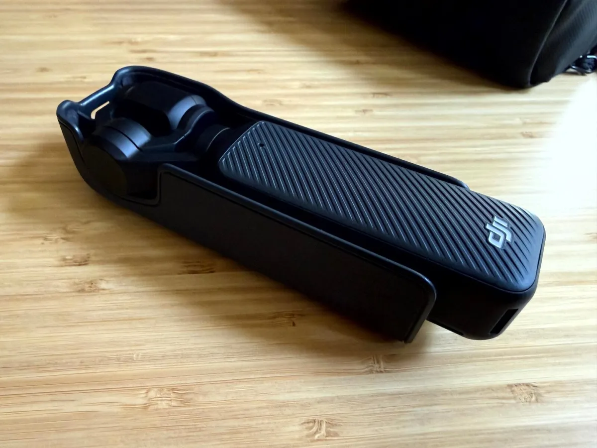 DJI Osmo Pocket 3 Creator Combo vlogging camera - Image 4