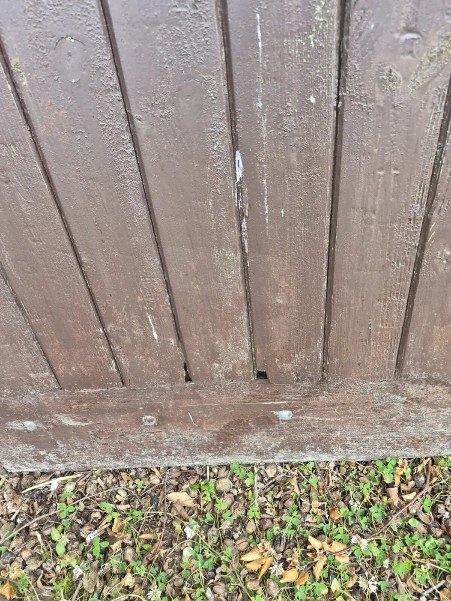 Wooden Gates (in need of repair) - Image 3