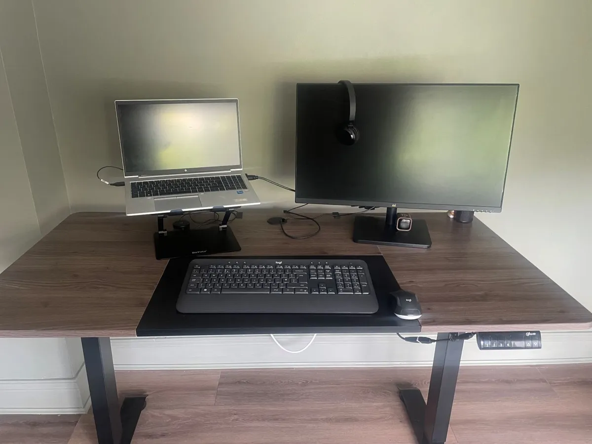 Office desk - Image 1