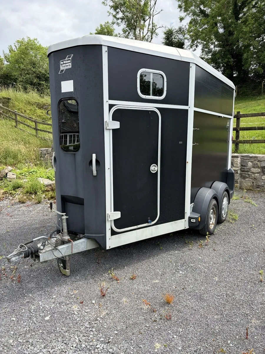 Ivor Williams 511 horsebox for sale - Image 2