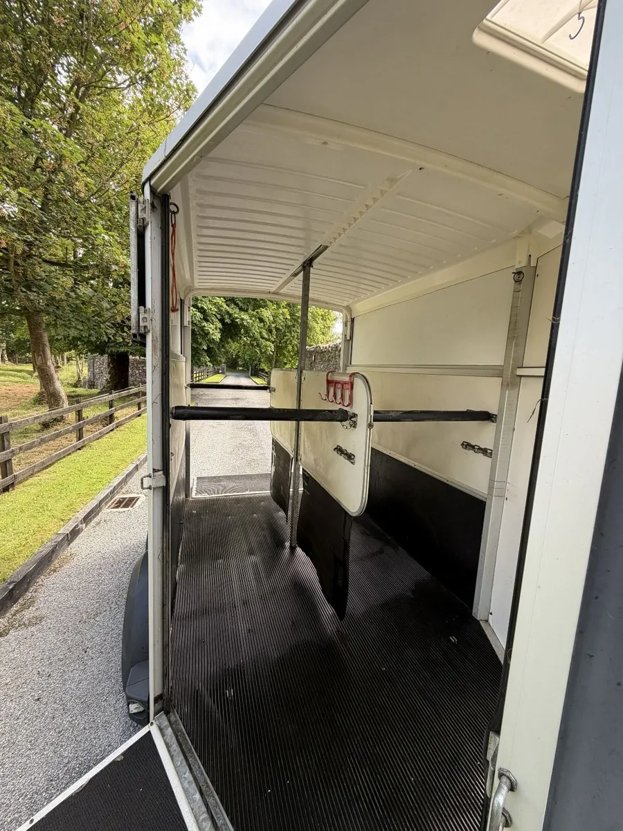 Ivor Williams 511 horsebox for sale - Image 4