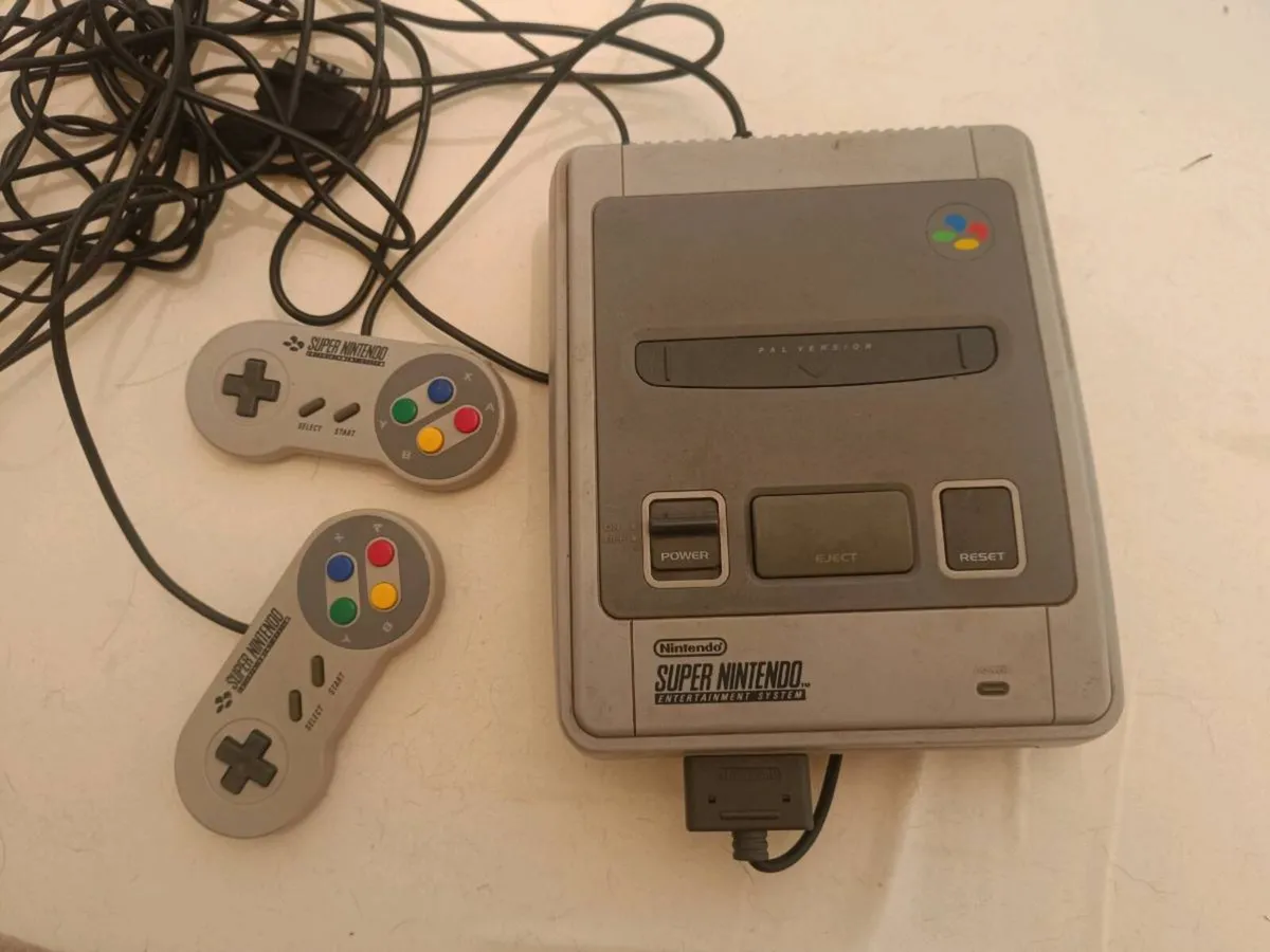 SNES games €120, controllers x 2 €50, Console ??? - Image 2