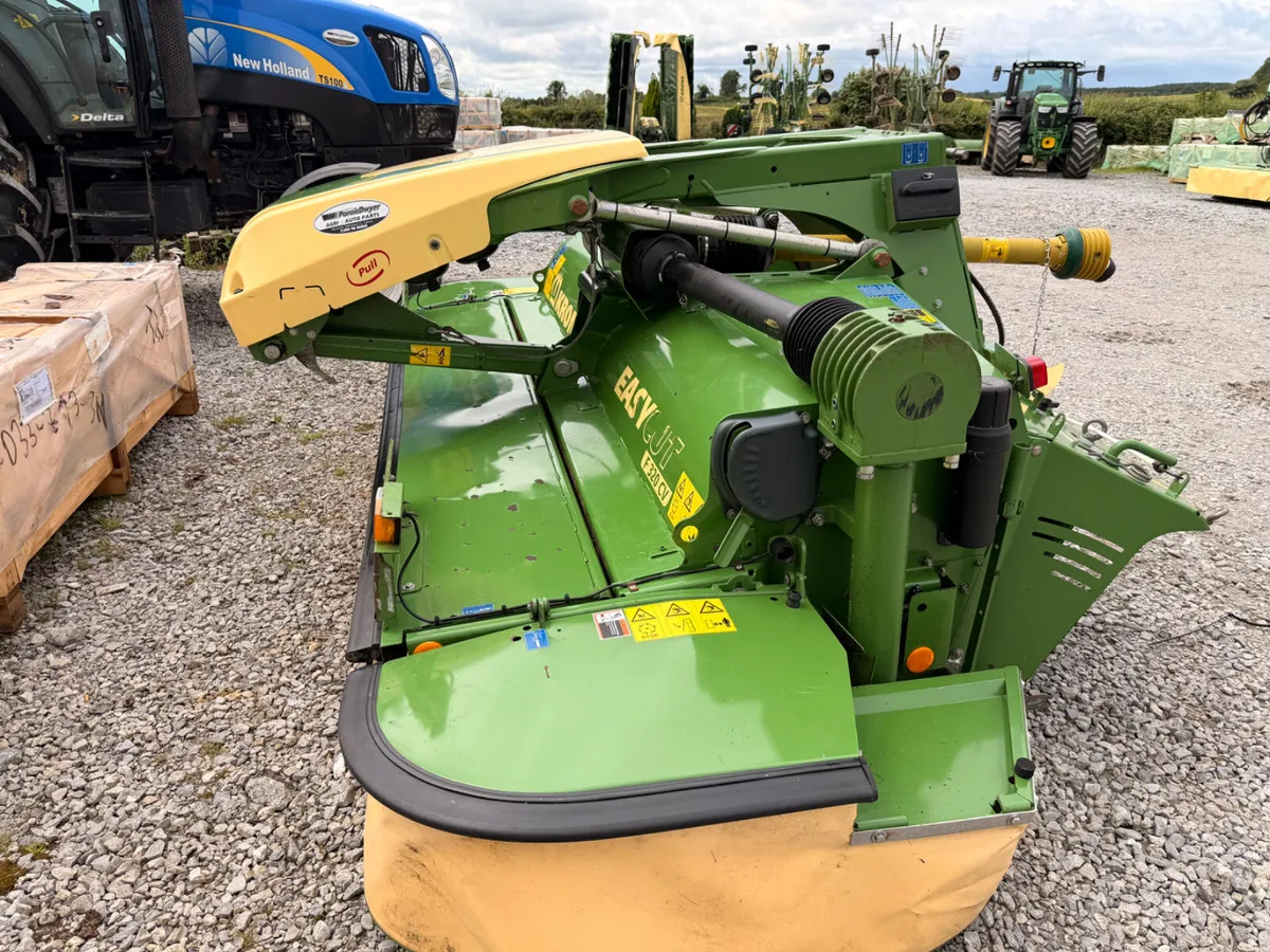 2021 Krone F320 CV Pull Mower - Image 2