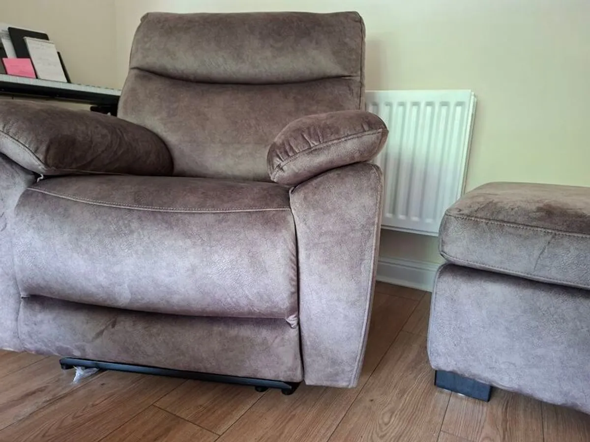 Electric Recliner chair and ottoman - Image 1