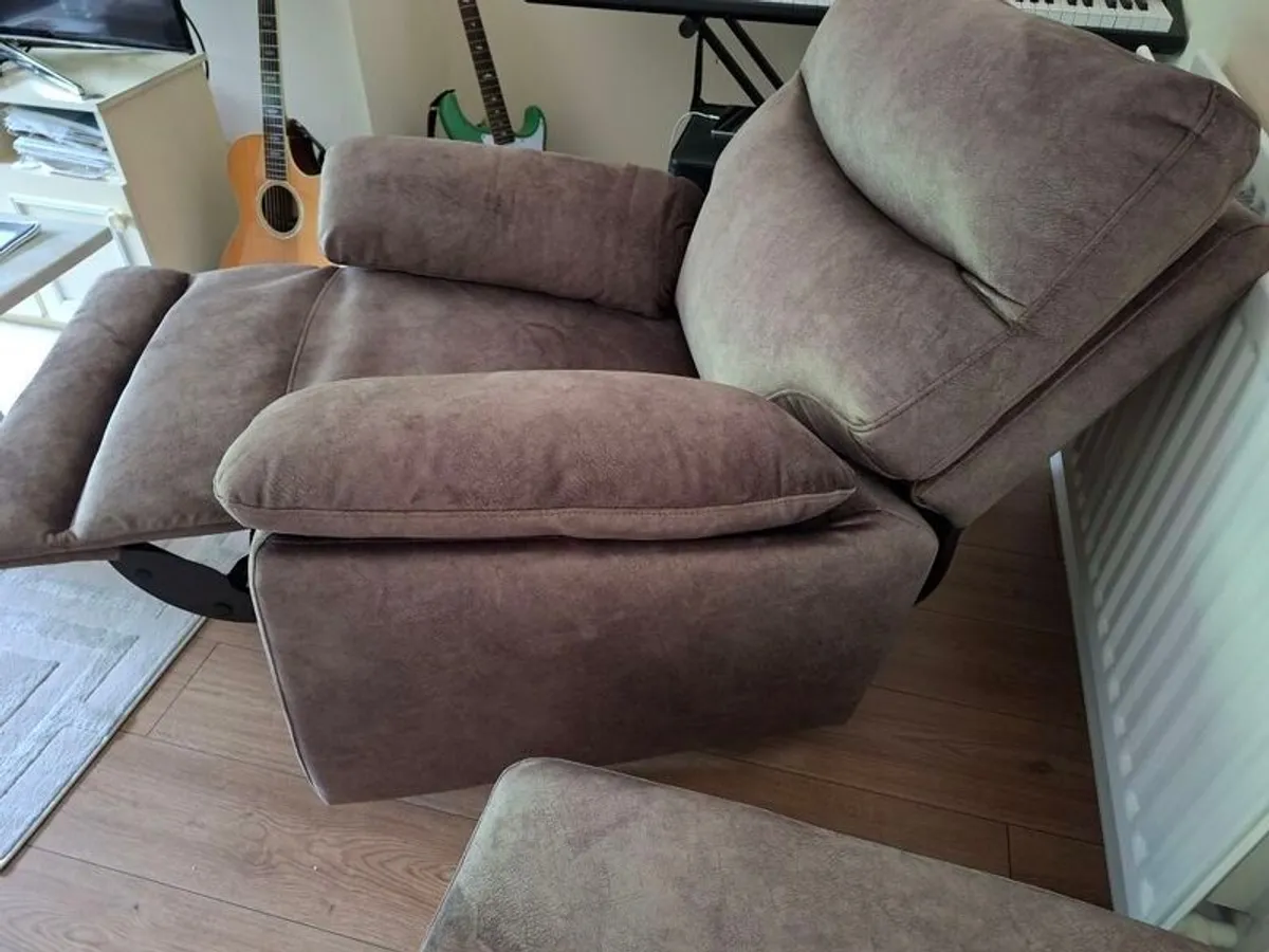 Electric Recliner chair and ottoman - Image 3
