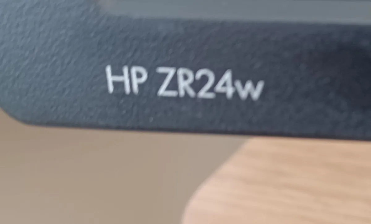 2 HP 24" monitors - Image 2