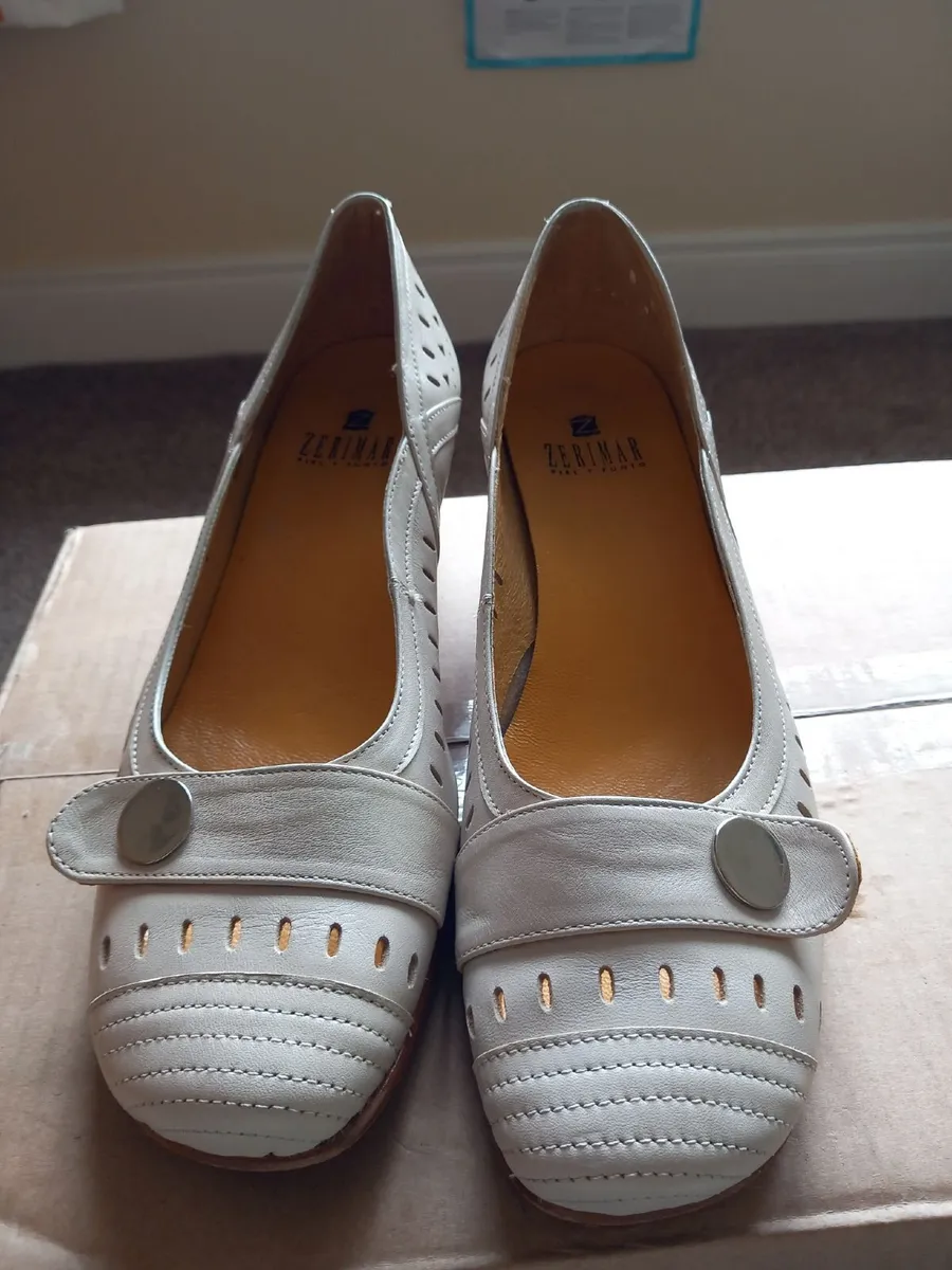 Shoes - Image 4