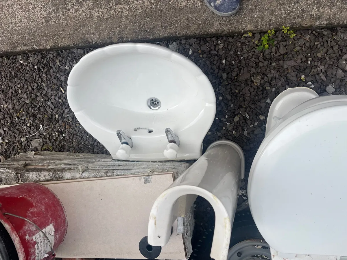 Toilet and sink - Image 3