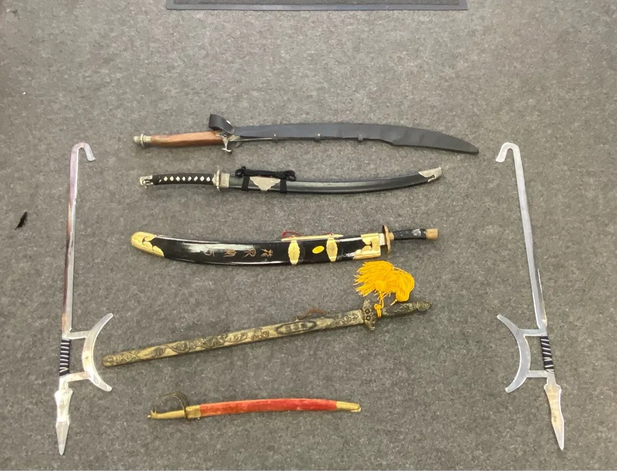 Replica weapons set - Image 1