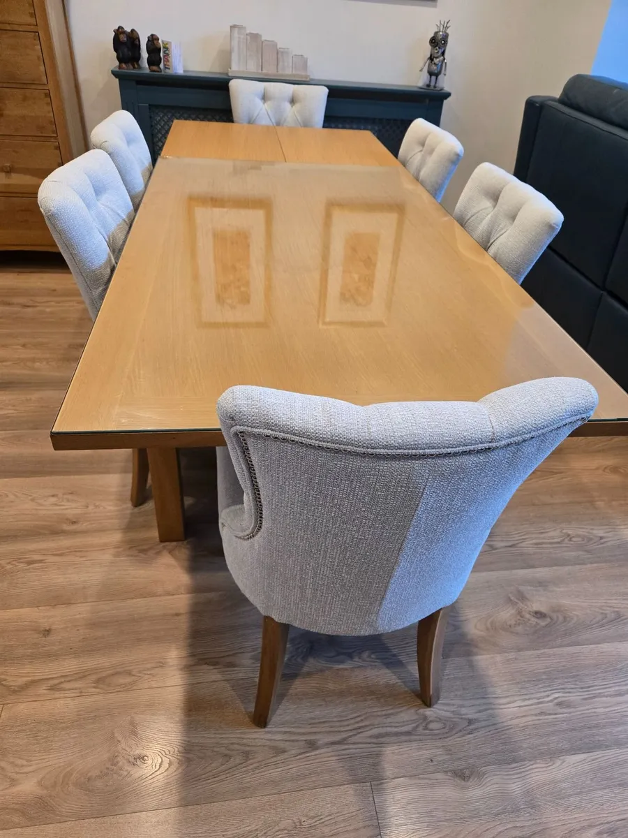 Dining Room Extendable Table - Image 1