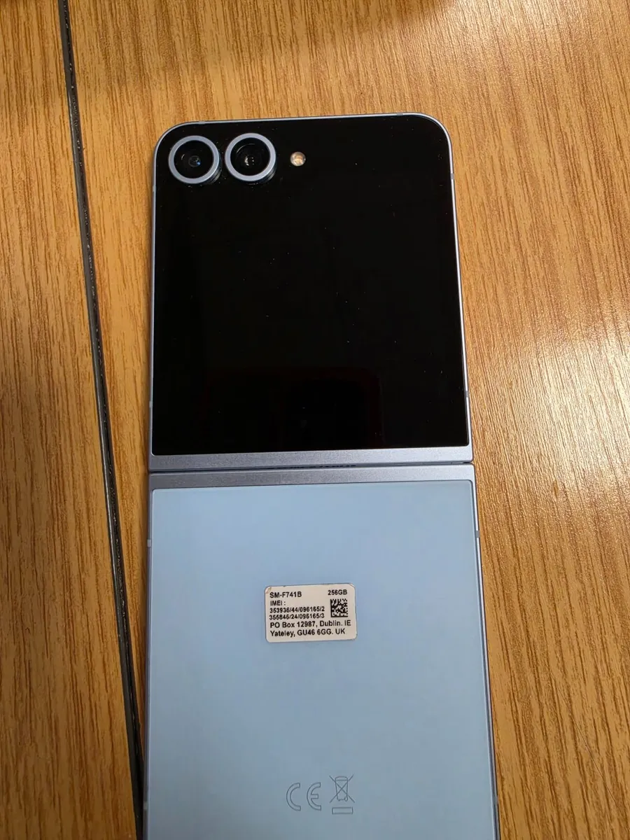 Samsung Galaxy Z Flip 6 | 256GB | 12GB RAM - Image 3