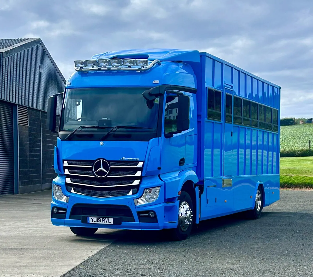 2019 Mercedes actros - Image 2