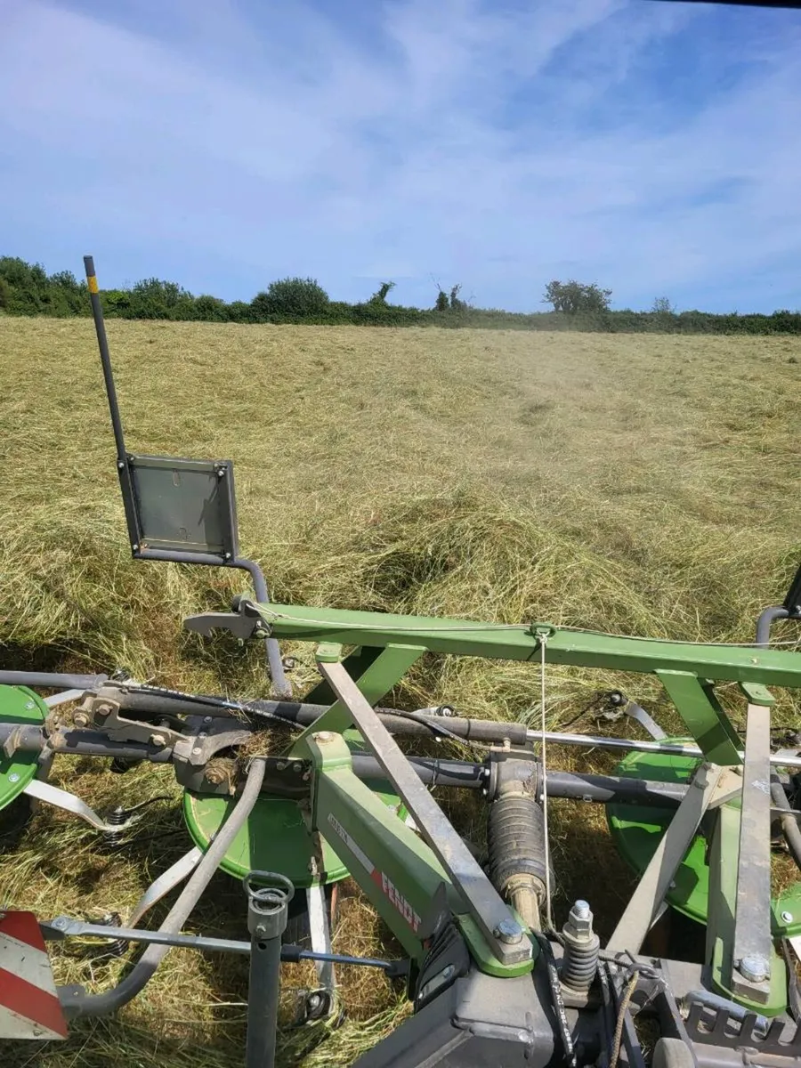 Small square of haylage - Image 4