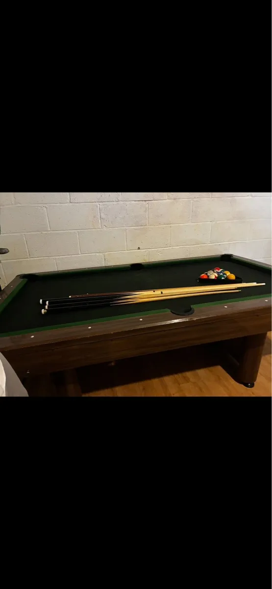 Pool table - Image 1