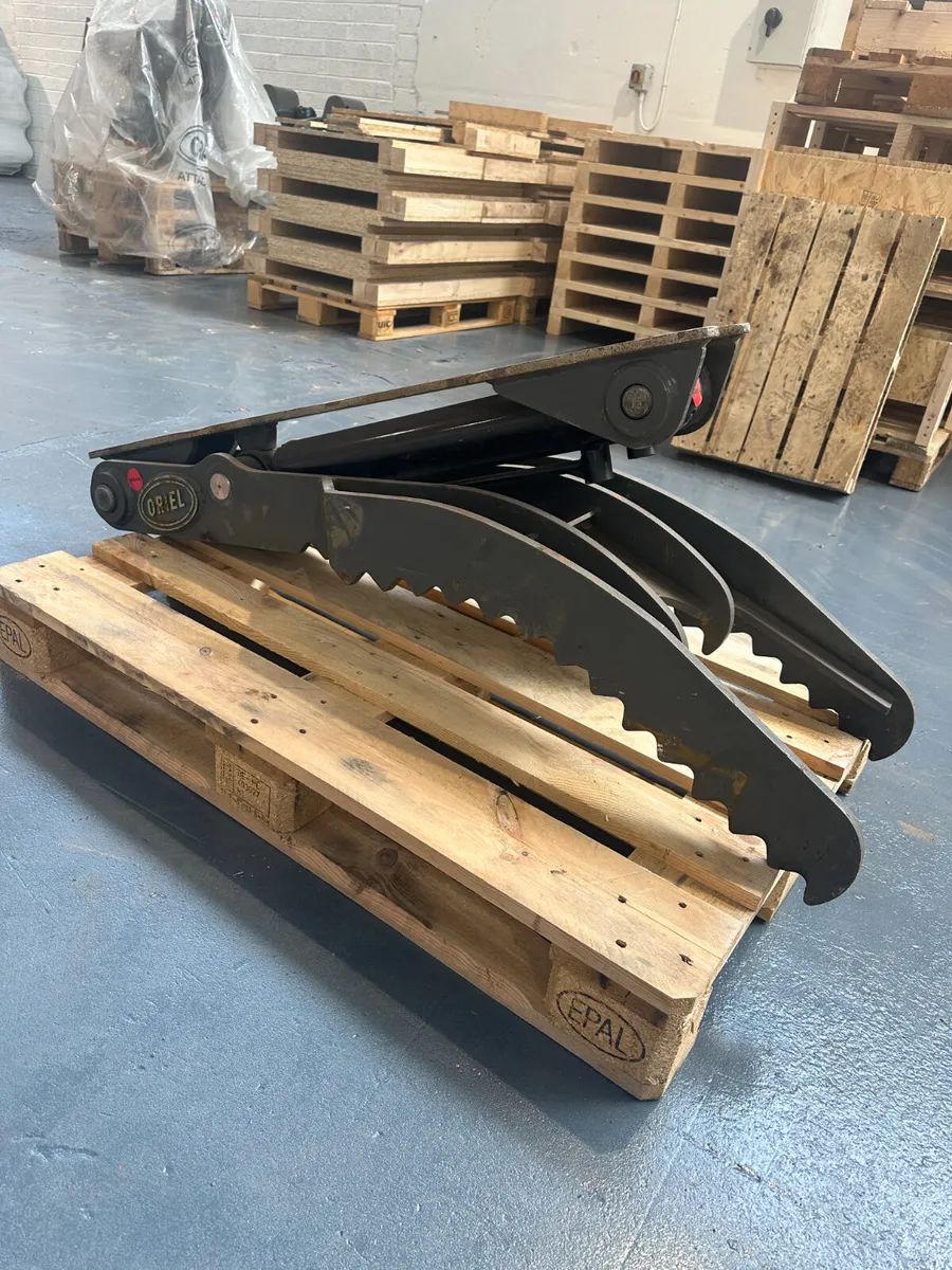 8T Hydraulic Clamp/Thumb - Image 1