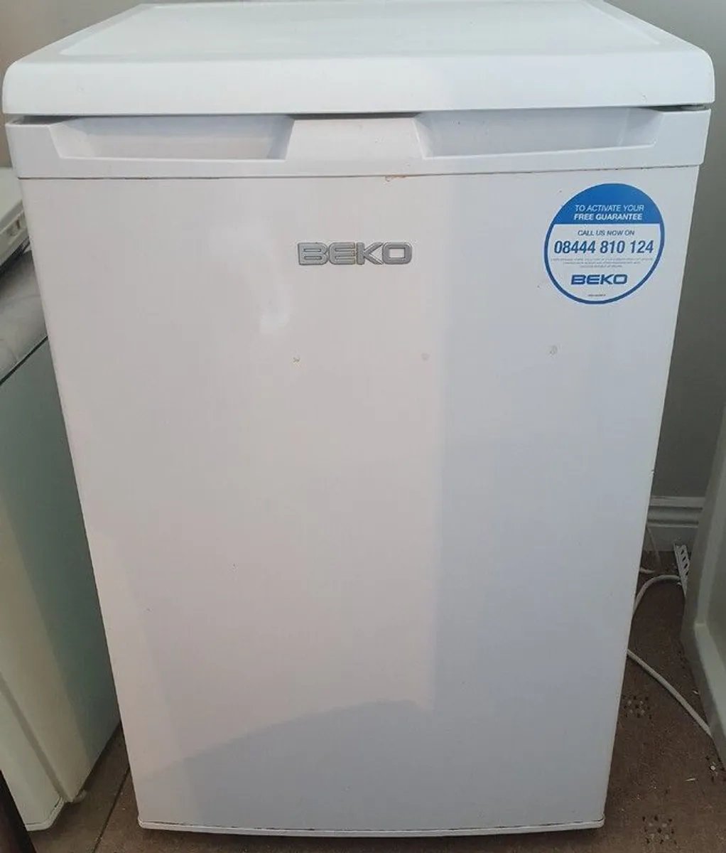 Fridge under counter with icebox - Image 1