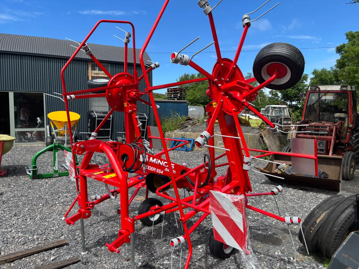 New Minos 4 Rotor Tedder - Image 3