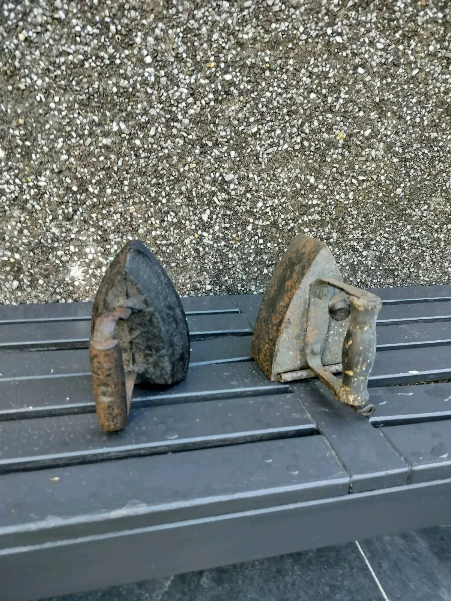 Old cast irons - Image 1