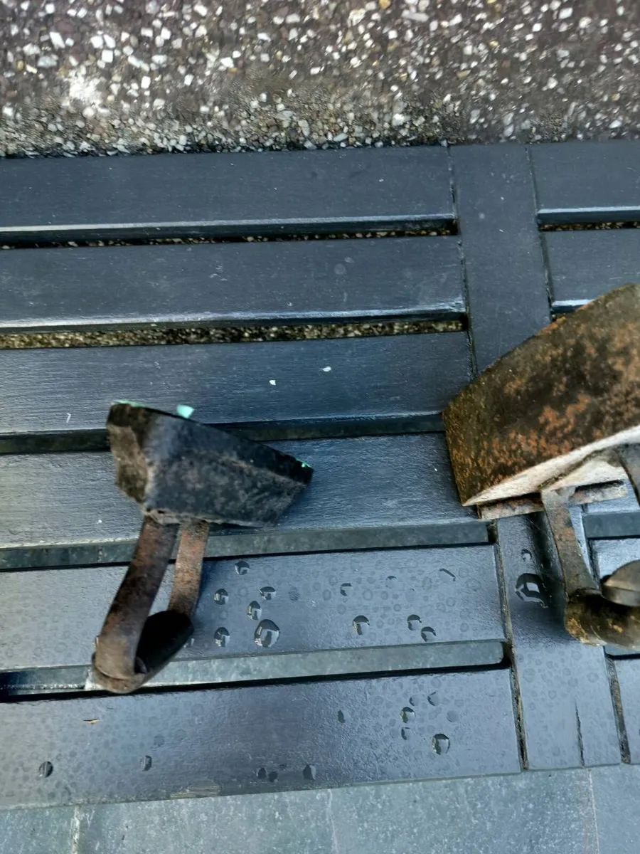 Old cast irons - Image 2