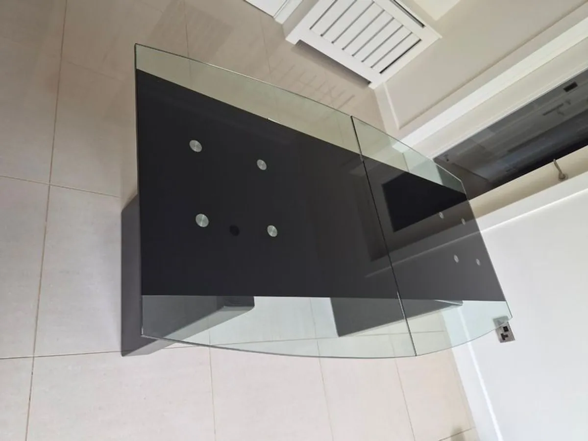 Glass dinning  room table - Image 2