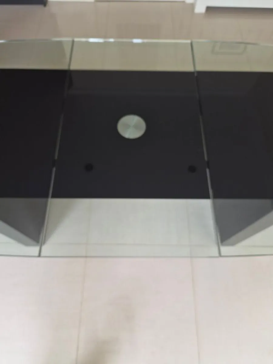 Glass dinning  room table - Image 4