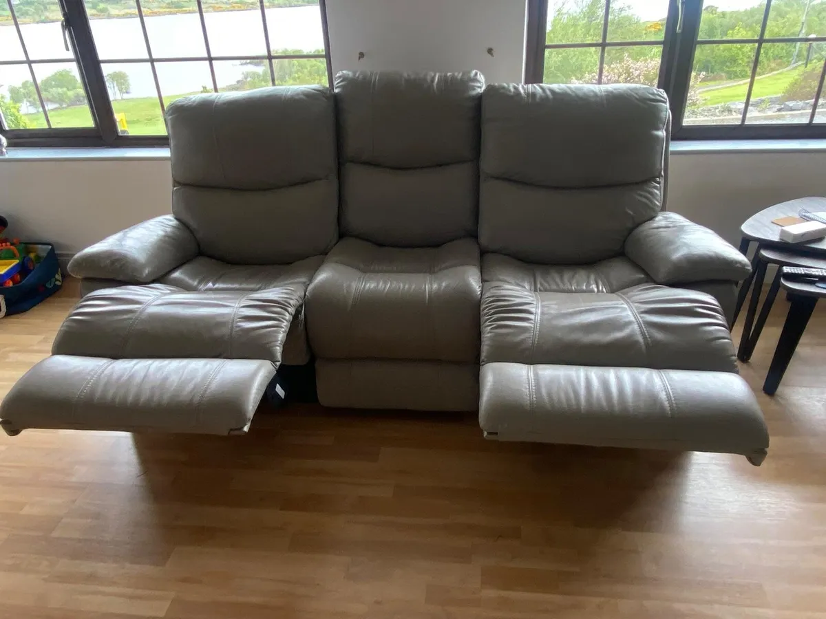 3 SEATER SOFA - Image 3