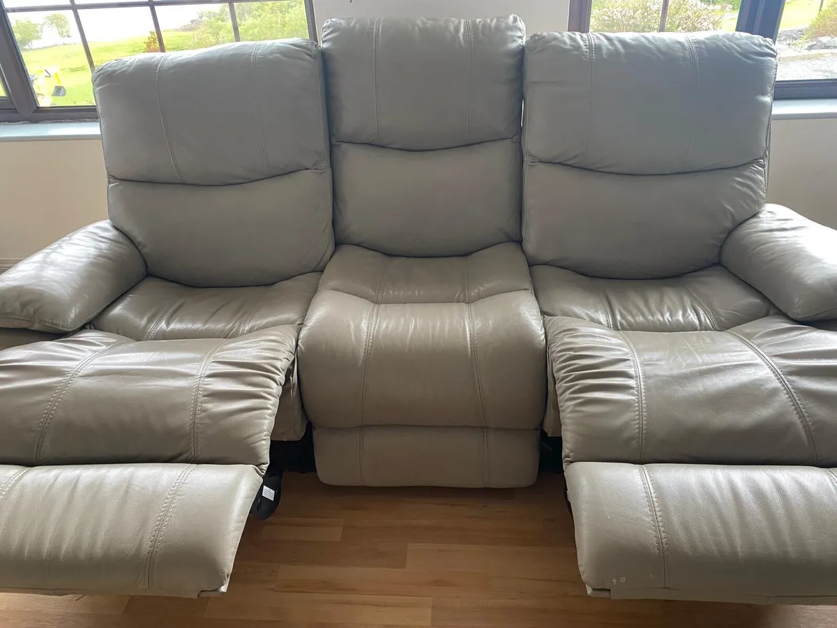 3 SEATER SOFA - Image 4