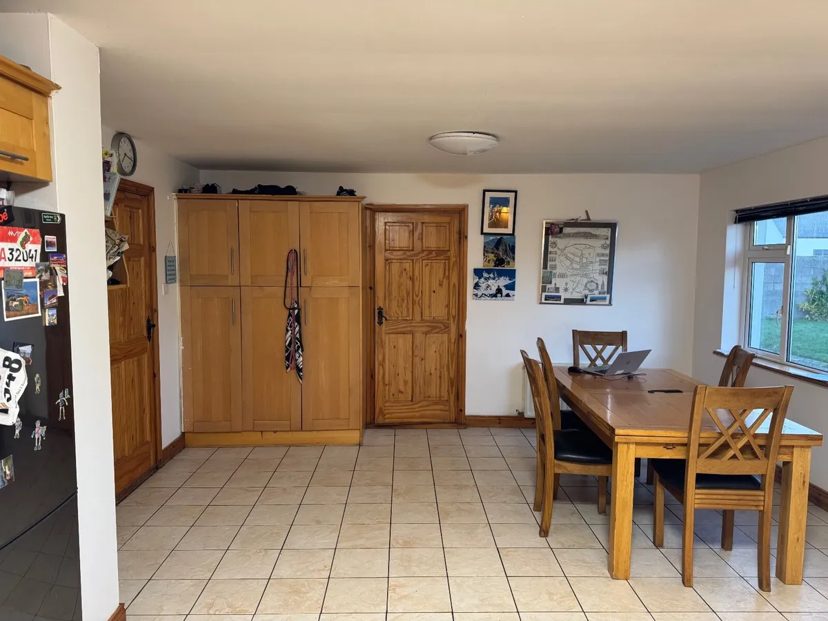 Dining Table and 6 chairs - Image 2