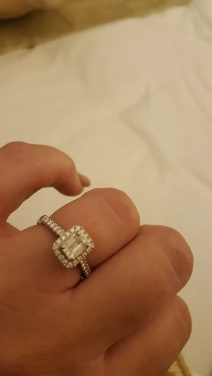 Engagement ring and wedding band - Image 3