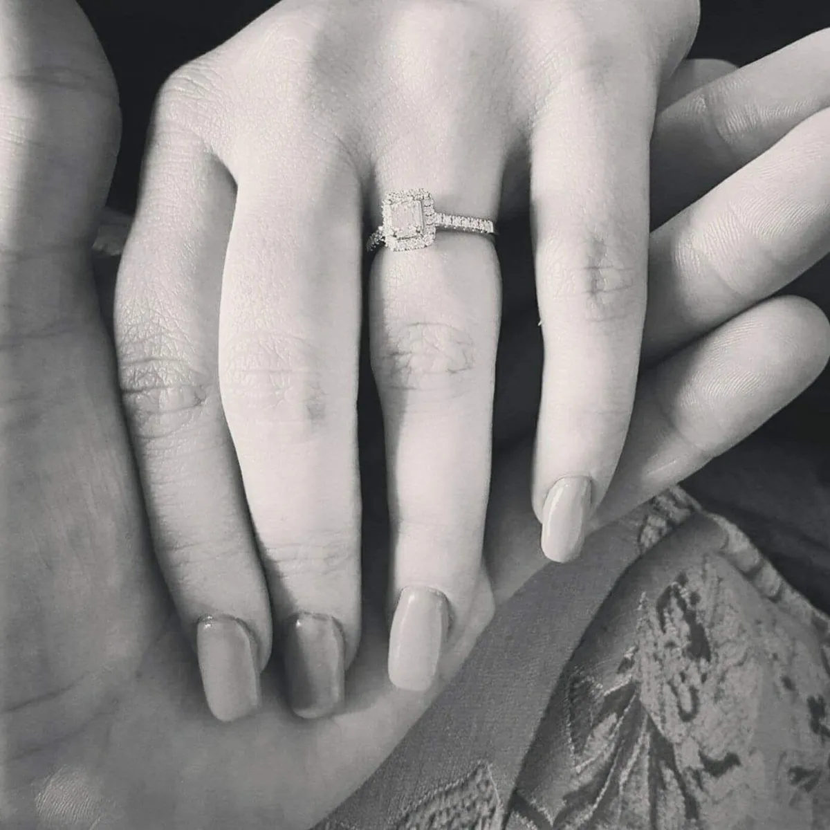 Engagement ring and wedding band - Image 4