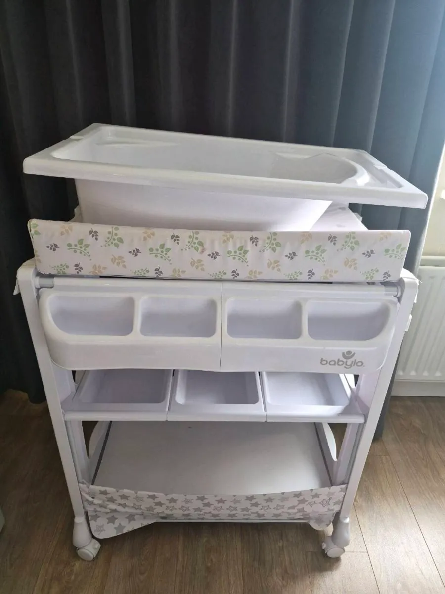 Baby changing unit with built in bath - Image 2